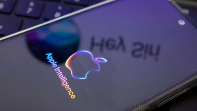 <b>Apple Intelligence ajunge în UE în aprilie; Suport extins pentru mai multe limbi</b>După lansarea de ieri a primei versiuni beta iOS 18.4, Apple a confirmat oficial că Apple Intelligence, suita sa de funcții AI, va deveni disponibilă în Uniunea Europeană în aprilie. Această lansare coincide cu update-urile iOS 18.4 și iPadOS 18.4, iar..