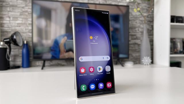 <b>Samsung România a dezvăluit „accidental” calendarul actualizării One UI 7; Multe modele vor primi actualizarea mai târziu decât se aștepta</b>Samsung pare să fi dezvăluit, fie și involuntar, datele finale pentru lansarea One UI 7. Dacă informațiile sunt corecte, utilizatorii mai au de așteptat câteva luni până la sosirea update-ului mult așteptat. În cadrul unui workshop Galaxy S25 organizat
