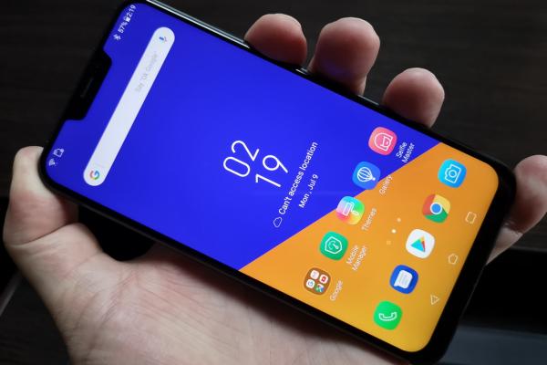 ASUS ZenFone 5z: Display luminos, cu breton care se poate în sfârşit ascunde
