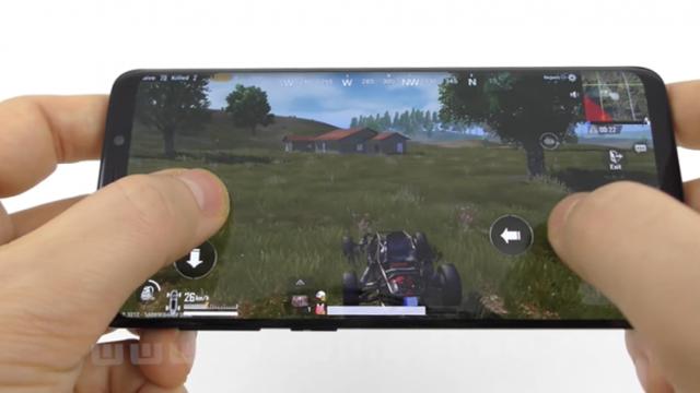 <b>Samsung nu exclude ideea lansării unui smartphone de gaming pe piață în următorii ani</b>În acest an am văzut cum producători precum ASUS, Xiaomi și chiar ZTE au ales să vină pe piață cu terminale de gaming, produse cu design spectaculos și dotări pe măsură create special pentru utilizatorii pasionați de jocurile video mobile