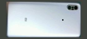Presupusul panou spate destinat lui Xiaomi Mi 6x apare într-o fotografie; aduce o cameră foto în stil iPhone X