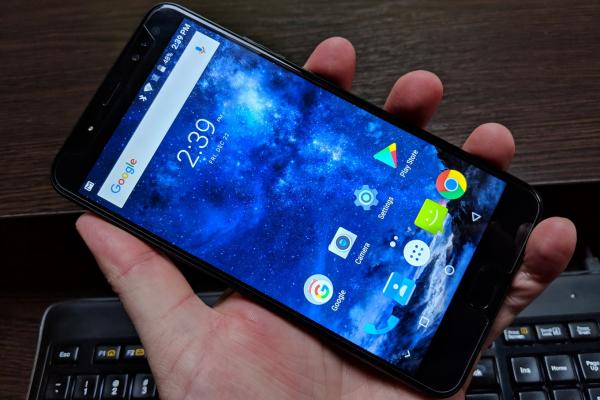 UHANS Max 2: Display mare cât o zi de post şi nu chiar rău calibrat
