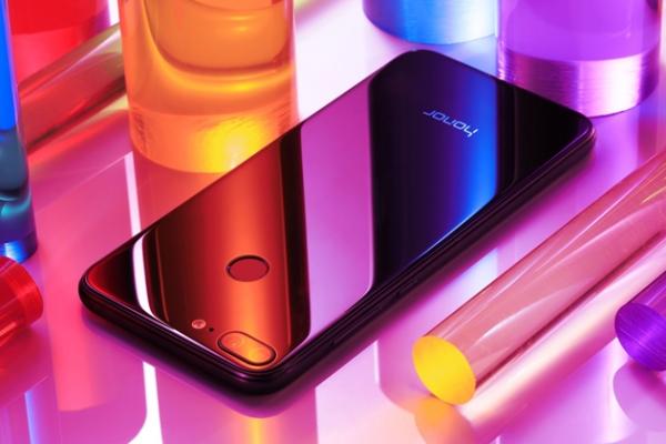Huawei confirmă ce telefoane din seria Honor vor primi actualizarea la EMUI 8.0