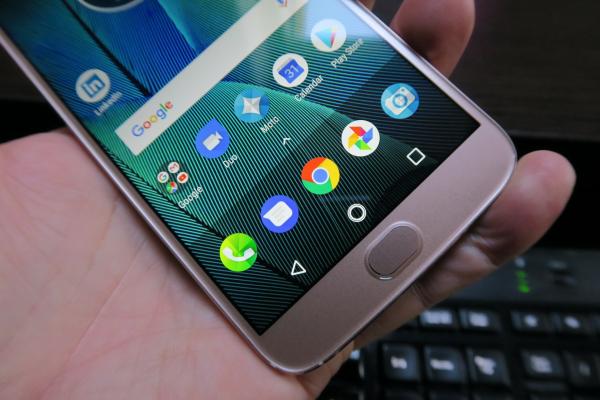 Motorola Moto G5S Plus: Display luminos pentru un telefon midrange, chiar şi high-midrange