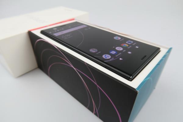 Sony Xperia XZ1 Compact Unboxing: micul challenger pentru iPhone 8 e aici (Video)