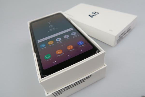 Unboxing Samsung Galaxy A8 (2018) (conținutul cutiei)