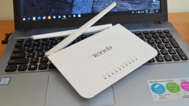 <b>Prezentare Tenda 4G630; router cu suport pentru modem 3G/4G, ce atinge viteze de până la 300 Mbps</b>Am testat în ultima săptămână și router-ul wireless numit Tenda 4G630, un model care se remarcă față de competiție prin faptul că aduce suport pentru conectarea unui modem 3G sau 4G. Astfel conexiunea 4G se poate transforma rapid 