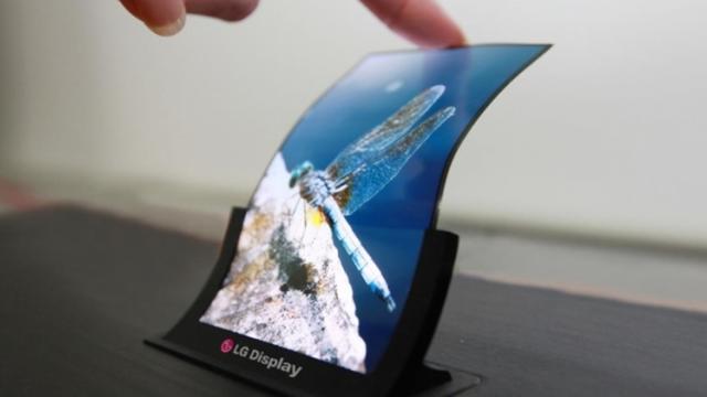 <b>LG Display furnizează panouri OLED flexibile celor de la Sony; Se face marea trecere la OLED pe gama Xperia?</b>Acest an ar putea marca și trecerea la panourile OLED pe smartphone-urile Xperia, asta dacă ținem cont de înțelegerea încheiată între japonezii de la Sony și LG Display. Contractul dintre cele două părți implică furnizarea de panouri OLED flexibile
