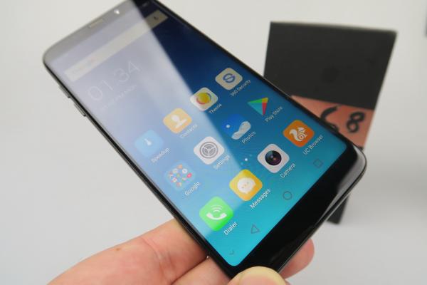 Bluboo S8+ Unboxing: cel mai arătos telefon de un "B Brand" din China, acum în varianta extra large (Video)