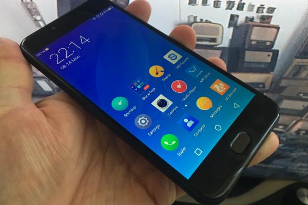 UMIDIGI C Note 2: OS, UI, aplicaţii stricate de reclame