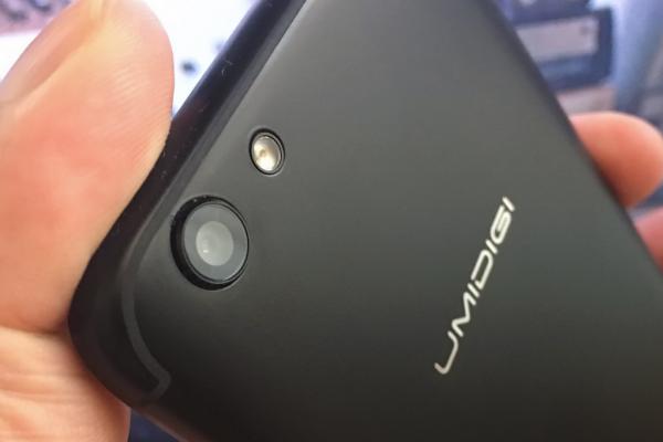 UMIDIGI C Note 2: Cameră cu ceva blur şi nuanţe albăstrii