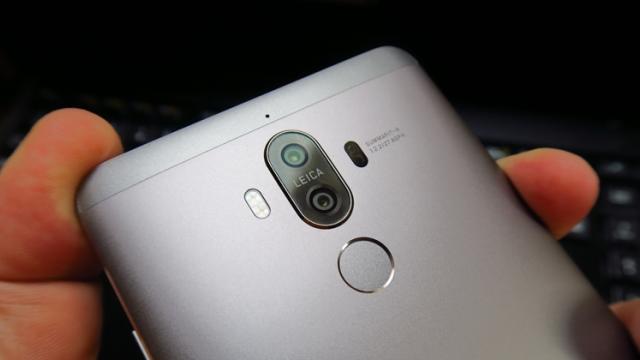 <b>Huawei Mate 9 este actualizat la Android Oreo și în România; update-ul vine la nici o lună de la anunțul oficial</b>Direct de pe grupul Mobilissimo de Facebook aflăm astăzi că phablet-ul Huawei Mate 9 a început să primească actualizarea la Android 8.0 Oreo și pe plan local, fiind vorba despre un release major cu dimensiunea de 2.5 GB pe care