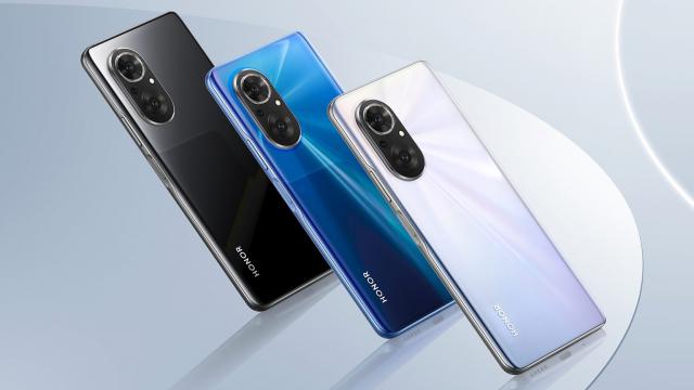 <b>Honor anunță revenirea Google Mobile Services pe telefoanele sale; Noile modele Honor 50 vin cu serviciile Google la bord</b>În cursul zilei de ieri am avut parte de un eveniment important pe piața smartphone, cel asociat lansării seriei de telefoane Honor 50 care marchează un nou început pentru brandul anterior deținut de către Huawei