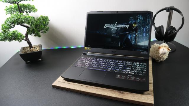 <b>Prezentare Acer Nitro 5 AN515-57 - Un laptop de gaming mai „cool” decât te-ai aștepta, cu CPU Intel Core i7-11800H și grafică RTX 3070</b>2021 este anul în care au debutat o mulțime de laptopuri cu grafică RTX 30. De asemenea, nu cu mult timp în urmă Intel a lansat noile sale CPU-uri din generația a 11-a. Și bineînțeles, multe dintre companii, printre care și Acer, au lansat noi