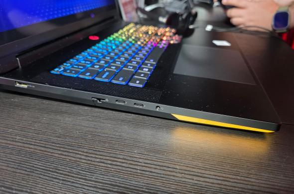 Lenovo Legion 9i - Fotografii: Legion-9 (6).jpg