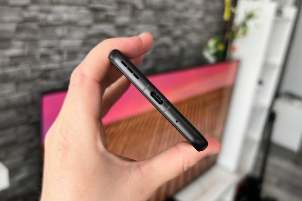Nubia Flip 2: Acustica stereo bună în viața de zi cu zi, dar limitează volumul
