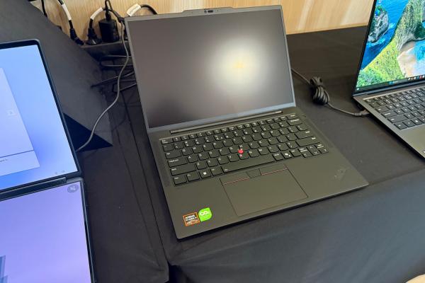 Lenovo ThinkPad T14s Gen 6 - Fotografii