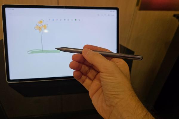Lenovo Yoga Tab Plus - Fotografii