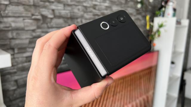 <b>Nubia Flip 2 review detaliat în limba română (Evaluare Mobilissimo)</b>Pe nubia Flip 2 am avut ocazia să îl vedem încă de la MWC 2025 și iată-l acum în luna mai sosind și pe plan local la vânzare, gata de o recenzie completă Mobilissimo. Față de primul nubia Flip care rămânea sub pragul de 500