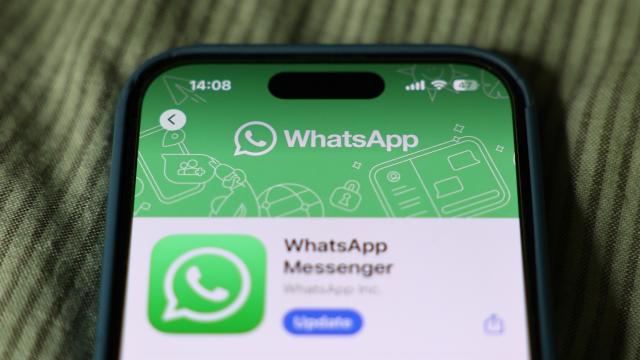 <b>Statusuri sponsorizate și canale promovate; WhatsApp începe să afișeze reclame în aplicație</b>Undeva în luna iunie aflam că Meta urmează să afișeze reclame în aplicația de mesagerie WhatsApp. Ei bine, zvonul se confirmă, noua versiune beta a aplicației pentru Android (v2.25.21.11) aducând aceste noi „opțiuni” în interfață. Pare că vorbim momentan