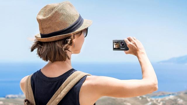 <b>Oferte de sezon din Germania #5: Top 5 camere de acțiune pentru vacanțe memorabile – când momentele frumoase merită filmate în 4K</b>Salutare și bine ai revenit la „Oferte de sezon din Germania”, episodul #5. În vacanță, pe trasee montane, la plajă sau pe bicicletă – fiecare aventură merită să fie surprinsă în imagini memorabile. Iar pentru asta, o cameră de acțiune compactă