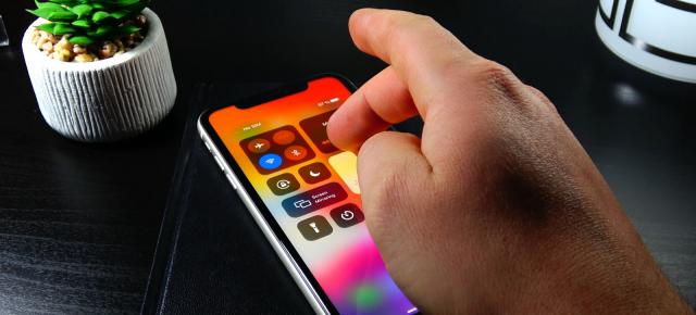 Apple iPhone 11 Review în română (Cel mai accesibil iPhone lansat în 2019)
