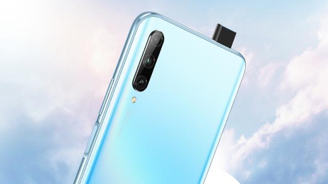 <b>Huawei P Smart Pro devine oficial, cu o cameră selfie pop-up la bord și senzor de 48 mpx în spate</b>Huawei continuă să inoveze în cadrul seriei P Smart, odată cu noul model P Smart Pro. Acesta vine cu o cameră pop up selfie de 16 megapixeli, dar şi o cameră triplă în spate, cu senzor principal de 48 MP