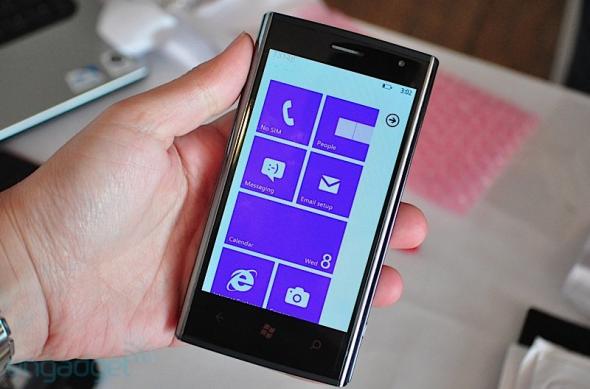 Dell Venue Pro - un smarpthone WP7 cu ecran de 4.1 inchi si tastatura QWERTY: dell_venue_pro_08.jpg