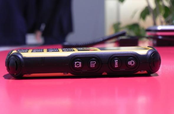 MWC 2011: Emporia ne prezintă telefonul-SOS, Însoțit de un ceas accesoriu și un handset ultra-rezistent (Video): dscn3755jpg.jpg