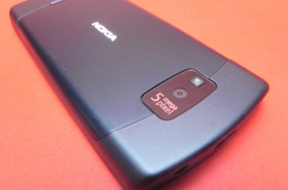 Review Nokia 700 - cel mai mic smartphone din lume ne oferă Symbian Belle, experiență smarpthone În miniatură și... death grip (Video): nokia_700_review_mobilissimo_ro_13.jpg