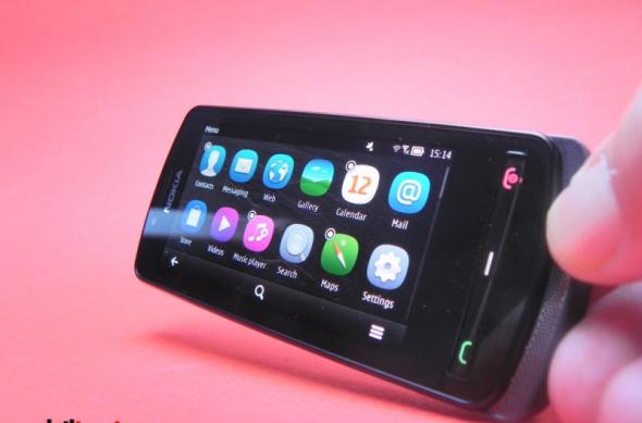 Review Nokia 700 - cel mai mic smartphone din lume ne oferă Symbian Belle, experiență smarpthone În miniatură și... death grip (Video): nokia_700_review_mobilissimo_ro_29.jpg