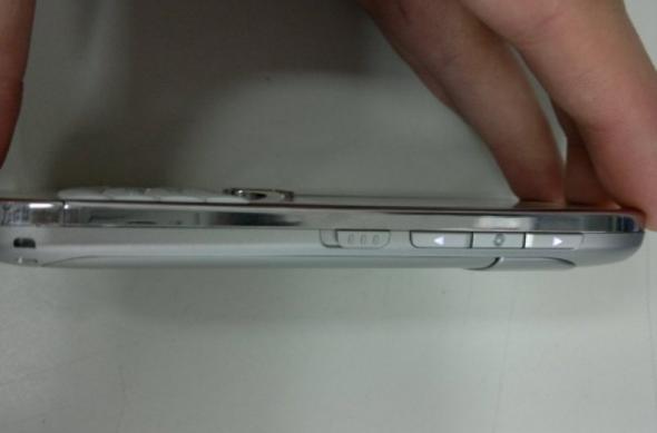 Nokia E6-00 Își face apariția pe web În imagini, clipuri video, plus câteva specificații (Video): nokia_e6_00_leak_3.jpg