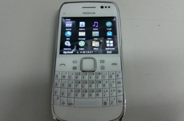 Nokia E6-00 Își face apariția pe web În imagini, clipuri video, plus câteva specificații (Video): nokia_e6_00_leak_2.jpg