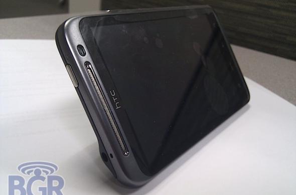 Un nou smartphone HTC, in stilul lui EVO isi face aparitia pe web: img_20100827_130942.jpg