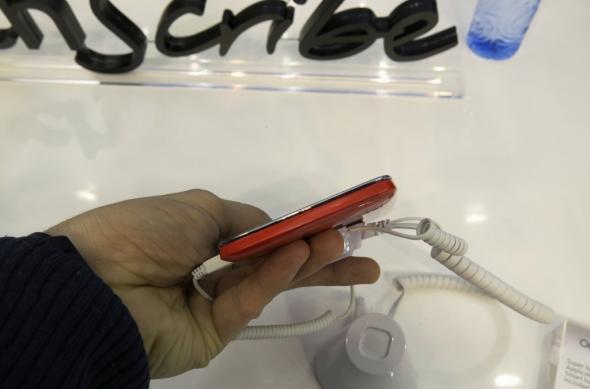 MWC 2013: Alcatel One Touch Scribe Easy hands on preview - phablet de buget cu Jelly Bean (Video): alcatel_one_touch_scribe_easy_04jpg.jpg