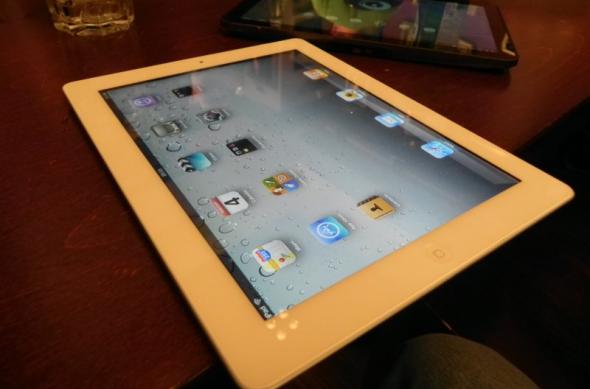 eMAG și-a pus spre test linia sa de tablete de la iPad 2 la Motorola Xoom și BlackBerry PlayBook: emag_tablete_hard_rock_cafe_043jpg.jpg