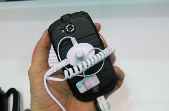 MWC 2013: Kyocera Torque hands on - cu mâinile pe un telefon ultrarezistent (Video): kyocera_torque_05jpg.jpg