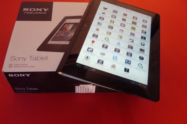 Sony Tablet S unboxing - scoatem din cutie interesanta tableta Sony cu Honeycomb (Video)