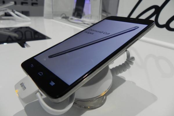 MWC 2014: Alcatel One Touch Idol X+ hands on preview - un octa core solid de 2 GHz (Video)