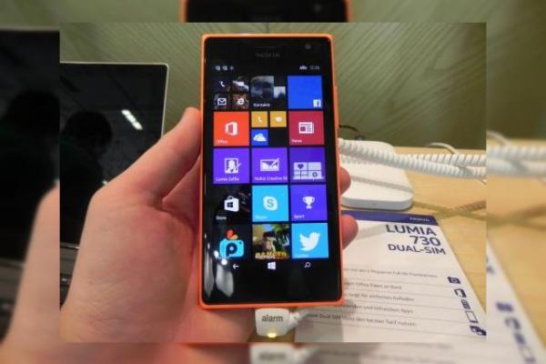 IFA 2014: Nokia Lumia 730 hands on - selfie phone dual SIM, cu ecran OLED (Video)