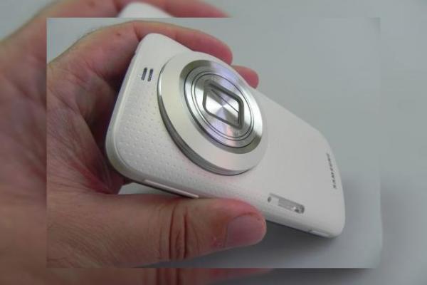 Samsung Galaxy K Zoom Review: stabilizare optică excelentă, calitate la zoom foarte bună, Într-un ambalaj neimpresionant (Video)