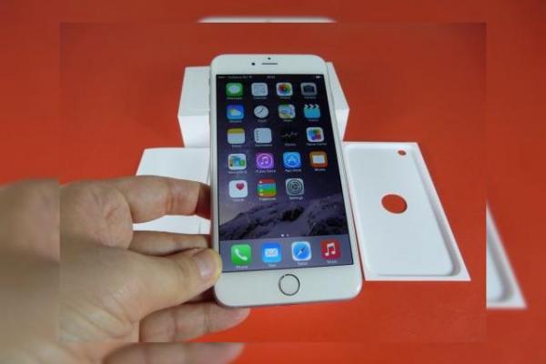 iPhone 6 Plus unboxing: tot ce ați auzit rău despre el era exagerat; Terminal arătos și comod oferit de QuickMobile.ro (Video)