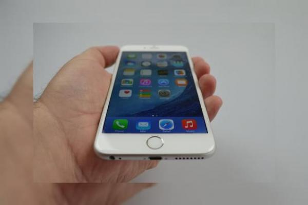 iPhone 6 Plus Review: baterie, ecran și gaming excelent, design imperfect și unele gafe Apple la pachet (Video)