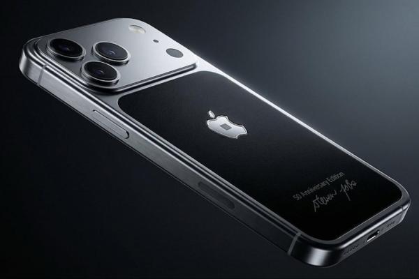 O bucată din puloverul lui Steve Jobs ajunge pe un iPhone; Cât costă ediția de colecție?
