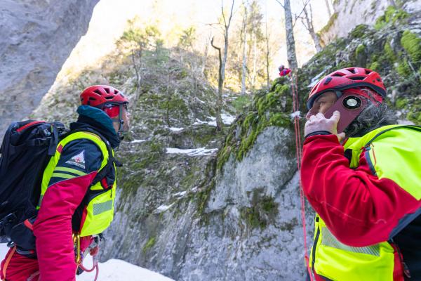 Parteneriatul HONOR x Salvamont Zărnești: Cum poate deveni tehnologia un aliat valoros atunci când e folosită corect