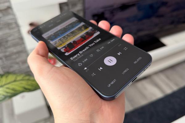 OPPO A6 Pro 5G: Acustică stereo ce răsună tare mai ales la gaming