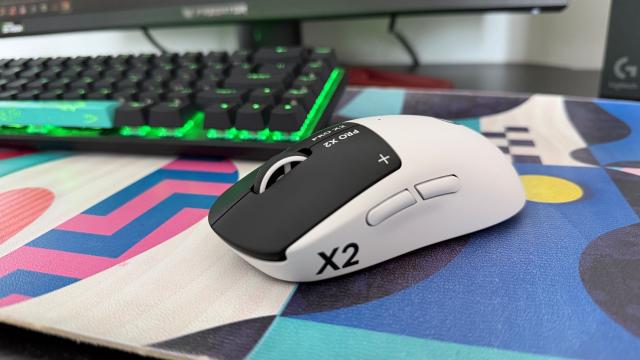 <b>Prezentare Logitech Pro X2 Superstrike: Mouse-ul de gaming revoluționar, click-uri cu feedback haptic, senzor de 44000 DPI</b>După ce anterior am testat un mouse de productivitate de la Logitech și anume MX Master 4 cu al său feedback haptic, astăzi e vorba despre gaming, doar despre gaming și despre Logitech Pro X2 Superstrike. Este cel mai hot mouse 