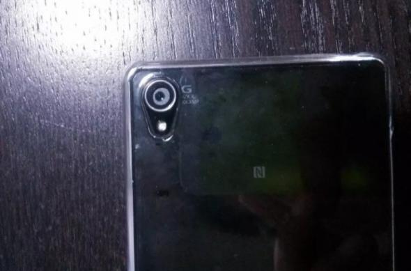 Sony Xperia Z3 sau Xperia Z3 Compact? O nouă serie de imagini hands on incerte se axează pe capacele porturilor: xperia_z3_6b_640x480.jpg