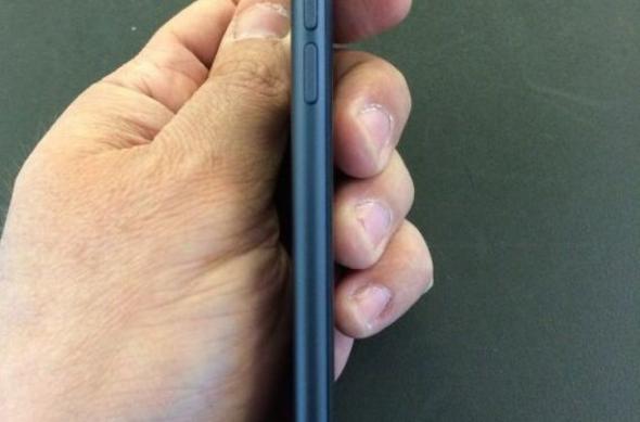 Încă o machetă iPhone 6 Își face apariția Într-o serie de fotografii alături de Galaxy S5 (Video): aab4881033f54bedcbd7fb26000c5eca.jpg