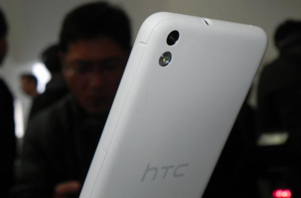 HTC Desire 816 hands on preview: cel mai interesant telefon midrange din Barcelona (Retro MWC 2014 - Video): dscn4440jpg.jpg